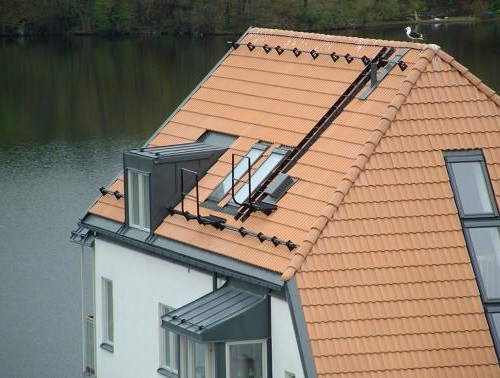 Снегодержательная система на крыше дома